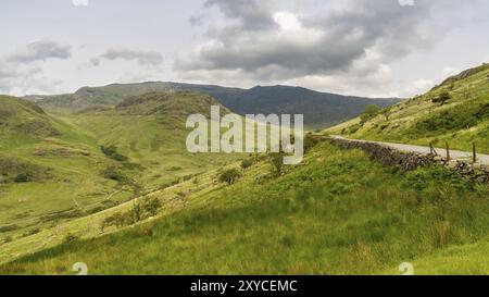 Snowdonia Landschaft auf der Straße zwischen Capel Curig und Beddgelert, mit dem Tal des Flusses Glaslyn, Gwynedd, Wales, Großbritannien Stockfoto