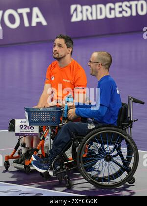 Paris, Frankreich. August 2024. PARIS, FRANKREICH - 29. AUGUST: Teilnahme an der Individulal-Vorrunde der Herren während des ersten Tages der Paralympischen Spiele von Boccia Paris 2024 in der South Paris Arena am 29. August 2024 in Paris, Frankreich. (Foto von Patrick Goosen/BSR Agency) Credit: BSR Agency/Alamy Live News Stockfoto