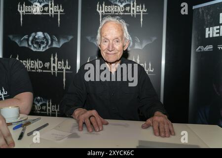 Düsseldorf-NEUSS, DEUTSCHLAND, 2. November 2019: Lance Henriksen (*1940, amerikanischer Schauspieler, Alien, Millenium) am Weekend of Hell 2019, an zwei Tagen (November Stockfoto