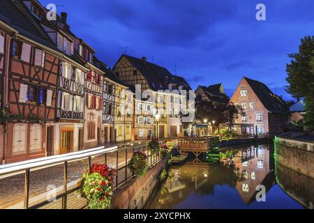 Colmar Frankreich, bunten Fachwerk Haus Nacht Skyline der Stadt. Stockfoto