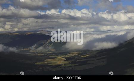 St. Arnaud an einem bewölkten Tag. Blick vom Mt. Robert, Neuseeland, Ozeanien Stockfoto