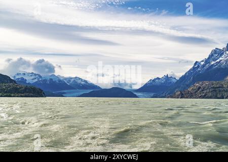 Schöne Landschaft von Grey Gletscher und graue See bei Torres del Paine National Park im südlichen chilenischen Patagonien Eisfeld in Chile Stockfoto