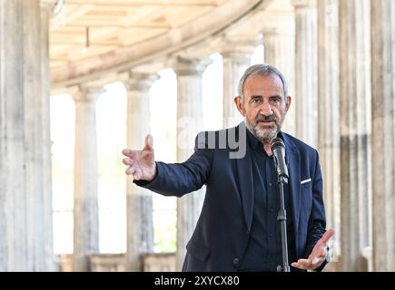 Berlin, Deutschland. August 2024. Hermann Parzinger, Präsident der Stiftung Preußisches Kulturerbe (SPK), spricht bei der Präsentation der denkmalgeschützten Kolonnaden auf der Museumsinsel. Sie wurden in ihren ursprünglichen Zustand zurückversetzt. Quelle: Jens Kalaene/dpa/Alamy Live News Stockfoto