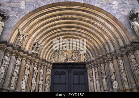 Darstellung des Jüngsten Gerichts im Tympanon, Fürstenportal, Hauptportal, Bamberger Dom St. Peter und St. Georg, Bamberg, Oberfranken, Stockfoto