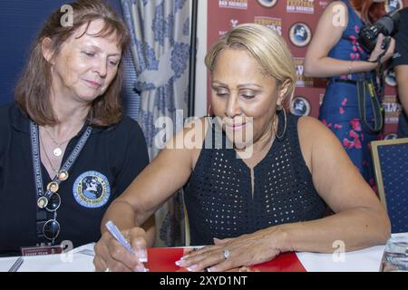 BAD NAUHEIM, DEUTSCHLAND, 19. August 2018: Darlene Love (Sängerin *1941, Academy and Grammy Award Gewinnerin, Mitglied der Rock and Roll Hall of Fame) unterzeichnet Stockfoto