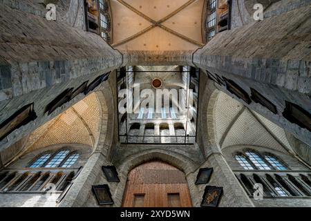 Gotische Nikolaikirche, gewölbte Decke und Säulen des Mittelschiffs, Gent, Flandern, Belgien Stockfoto