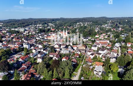 Tutzing, Bayern, Deutschland 28. August 2024: Ein Sommertag in Tutzing Landkreis Starnberg. Hier der Blick per Drohne auf die Ortscahft mit der Pfarrkirche St. Joseph in der Bildmitte, totale , Bayern, Oberbayern, Fuenfseenland, Fünfseenland *** Tutzing, Bayern, Deutschland 28. August 2024 Ein Sommertag im Stadtteil Tutzing Starnberg hier der Blick per Drohne auf die Ortscahft mit der Pfarrkirche St. Joseph im Bildmitte, Weitschuss, Bayern, Oberbayern, Fuenfseenland, Fünfseenland Stockfoto