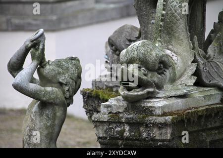 Delfinbrunnen im Palast in Detmold Stockfoto