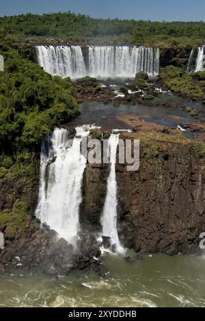 Teil der iguazu Wasserfälle, von brasilianischer Seite gesehen, eines der sieben Naturwunder der Welt Stockfoto