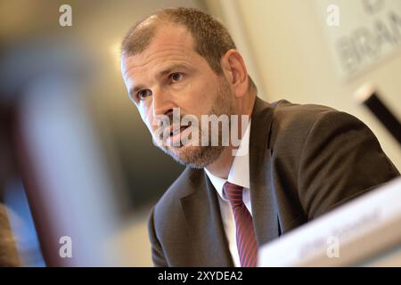 Potsdam, Deutschland. August 2024. Brandenburgs Bildungsminister Steffen Freiberg (SPD) spricht während einer Pressekonferenz zu Beginn des Schuljahres. Quelle: Michael Bahlo/dpa/Alamy Live News Stockfoto