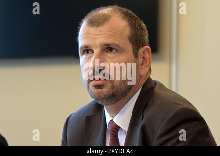 Potsdam, Deutschland. August 2024. Brandenburgs Bildungsminister Steffen Freiberg (SPD) spricht während einer Pressekonferenz zu Beginn des Schuljahres. Quelle: Michael Bahlo/dpa/Alamy Live News Stockfoto