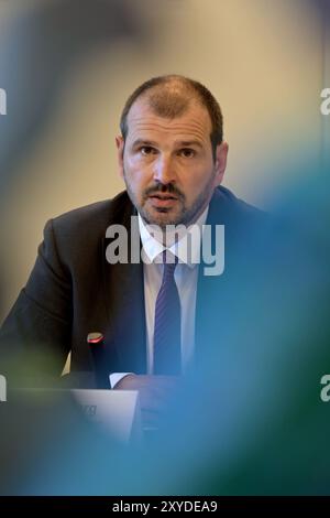 Potsdam, Deutschland. August 2024. Brandenburgs Bildungsminister Steffen Freiberg (SPD) spricht während einer Pressekonferenz zu Beginn des Schuljahres. Quelle: Michael Bahlo/dpa/Alamy Live News Stockfoto