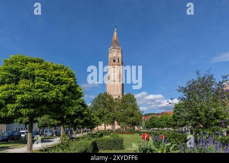 St. Jodok Kirche in Landshut an einem warmen Sommertag Stockfoto