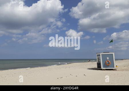 Tisvilde, Dänemark, 20. Juni 2016: Hölzerne Rettungshütte am Strand von Tisvilde, Europa Stockfoto