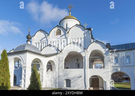 Die Kathedrale im Kloster St. Pokrowski wurde im 16. Jahrhundert in Suzdal, dem Goldenen Ring Travel of Russia, erbaut Stockfoto