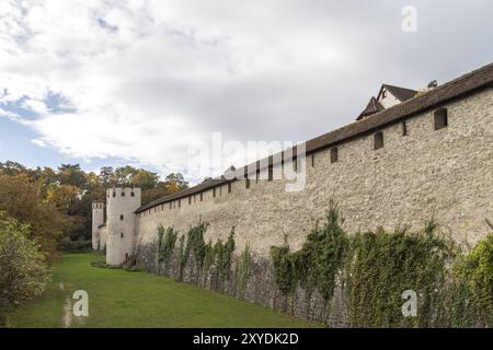 Basel, Schweiz, 20. Oktober 2016: Teil der historischen Stadtmauer im Zentrum Europas Stockfoto