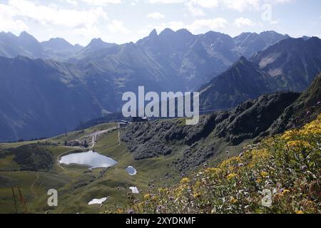 Blick vom Kamm auf den Schlappoldsee und die Allgäuer Alpen Stockfoto