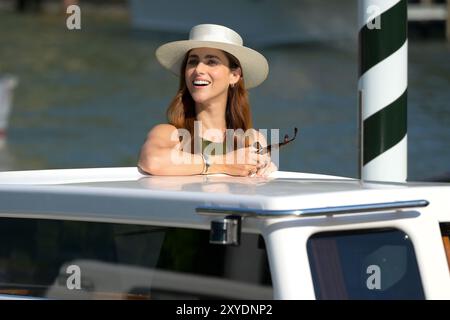 Venedig Lido, Italien. August 2024. Miriam Leone kommt zum 81. Filmfestival in Venedig an. (Foto: Mario Cartelli/SOPA Images/SIPA USA) Credit: SIPA USA/Alamy Live News Stockfoto