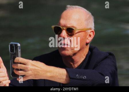 Mostra del Cinema Venezia 2024. 81 Venedig Filmfestival Italien. Filmfestival Venedig, Italien. Michael Keaton - Ankunft mit dem Boot *** Mostra del Cinema Venezia 2024 81 Filmfestival in Venedig Italien Filmfestival in Venedig, Italien Michael Keaton Ankunft mit dem Boot Stockfoto