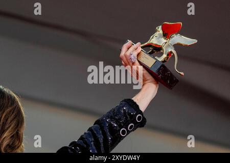 Venedig, Italien. August 2024. Sigourney Weaver besucht während des 81. Internationalen Filmfestivals Venedig einen roten Teppich für den Goldenen Löwen. Quelle: SOPA Images Limited/Alamy Live News Stockfoto