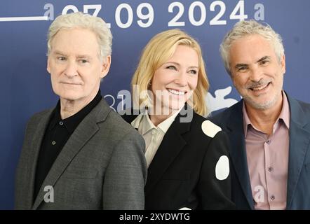 Venedig, Italien. August 2024. Die australische Schauspielerin Cate Blanchett, der US-amerikanische Schauspieler Kevin Kline und der mexikanische Regisseur Alfonso Cuaron nehmen am Donnerstag, den 29. August 2024, am 81. Venedig Film Festival Teil. Foto: Rune Hellestad/ Credit: UPI/Alamy Live News Stockfoto