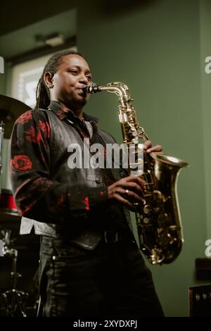 Jazzmusiker Spielt Sax Stockfoto
