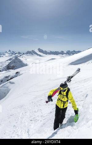 Winter schneebedeckten Berggipfel im Kaukasus. Toller Ort für Wintersport Stockfoto