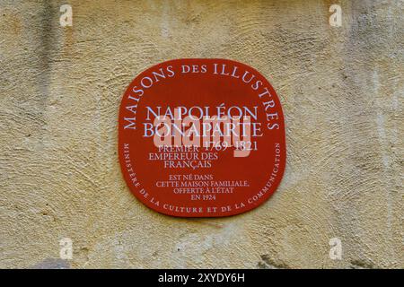 Ajaccio, Korsika - 11. Oktober 2019: Gedenktafel der Residenz Napoleon Bonapartes. Stockfoto