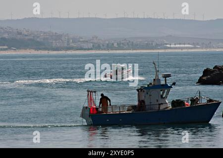 Fischer im Hafen von Conil de la Frontera/Spanien Stockfoto