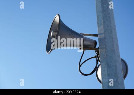 Lautsprecher auf einem Mast Stockfoto