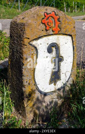 Grenzstein Nr. 38 von 1491, Wappen Basel-Stadt, Riehen/weil am Rhein. Riehen. Schweiz/Deutschland. Stockfoto