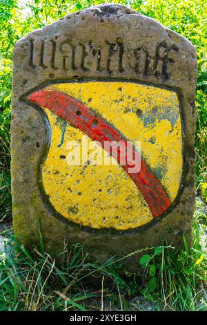 Grenzstein Nr. 38 von 1491, Wappen von Baden, weil am Rhein/Riehen. Deutschland/Schweiz. Stockfoto