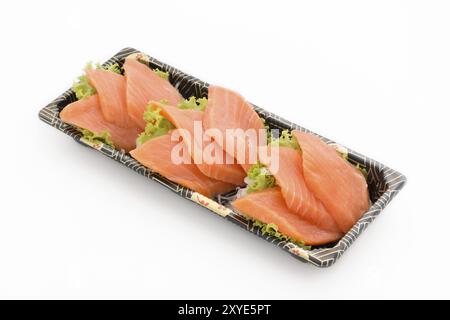 Roher Lachs-Sashimi isoliert auf weißem Hintergrund Stockfoto