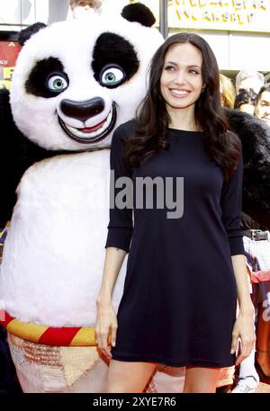 HOLLYWOOD, KALIFORNIEN, 9. NOVEMBER 2008: Angelina Jolie bei der Premiere von Secrets of the Furious Five in Los Angeles im Grauman's Chinese Theater in Stockfoto