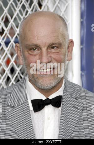 HOLLYWOOD, KALIFORNIEN, 30. SEPTEMBER 2010: John Malkovich bei der Premiere von „Secretariat“ in Los Angeles am El Capitan Theater in Hollywood, USA Stockfoto