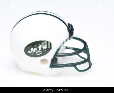 IRVINE, KALIFORNIEN - 30. AUGUST 2018: Mini-Sammler-Fußballhelm für die New York Jets der American Football Conference East. Stockfoto