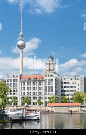 Blick auf den Fernsehturm von der Berliner Fischerinsel Stockfoto