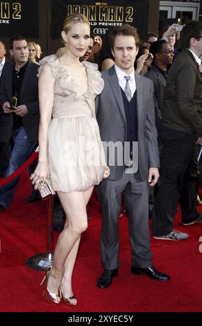 Leslie BIBB und Sam Rockwell bei der Los Angeles-Premiere von „Iron man 2“, die am 26. April 2010 im El Capitan Theatre in Hollywood stattfand. Quelle: Lumeim Stockfoto