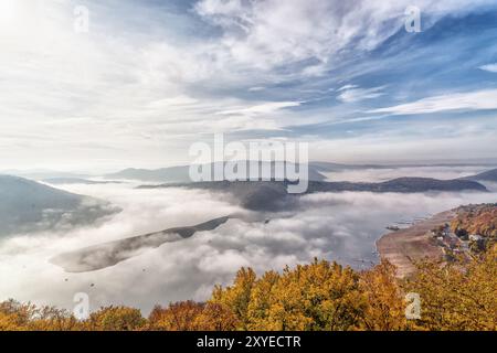 Von Schloss Waldeck mit Blick auf den Edersee und die umliegenden Naturparks, Nordhessen, Deutschland, Europa Stockfoto