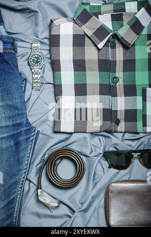 Hipster-Kollektion Vintage-Kleidung und Accessoires lässiges Konzept, Draufsicht, Flat Lay Stockfoto