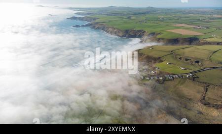 Niedrige Wolken über Pembrokeshire Stockfoto