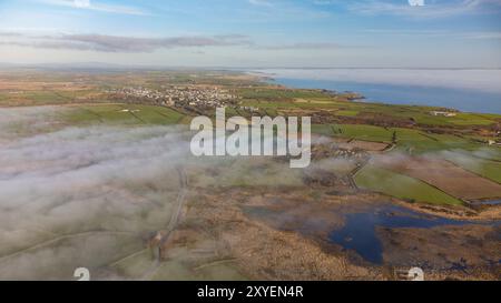 Niedrige Wolken über Pembrokeshire Stockfoto