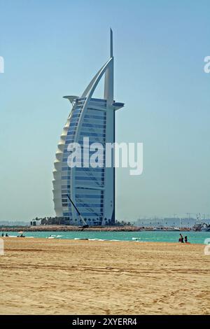 Burj al Arab, Dubai, Vereinigte Arabische Emirate, vom Strand aus gesehen, Asien Stockfoto