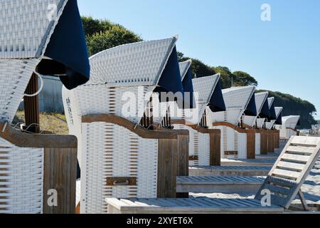 Liegestühle in Heiligendamm am Strand an der Ostsee Stockfoto