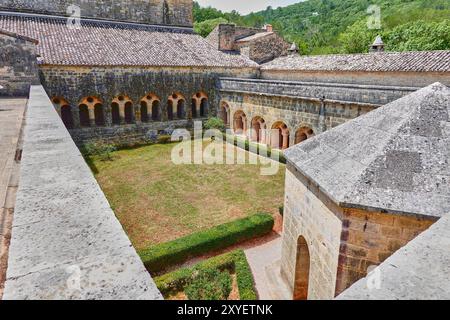 Die Abtei Thoronet (L'abbaye du Thoronet) ist eine Zisterzienserabtei, die Ende des 12. Jahrhunderts im Departement Var der Provence im Südosten Frankreichs erbaut wurde. Stockfoto