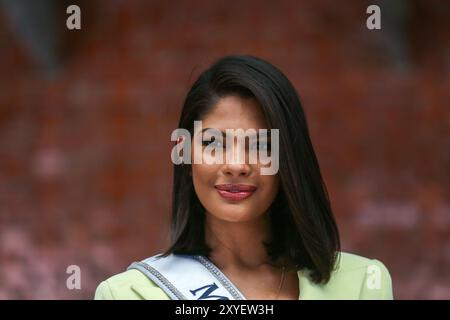 Sheynnis Palacios posiert für ein Foto nach ihrer Ankunft am Tribhuvan International Airport Terminal in Kathmandu, Nepal, am 29. August 2024. Es ist das erste Mal, dass eine regierende Miss Universe die Himalaya-Nation besucht. Palacios kommt in Kathmandu vor dem Miss Universe Nepal Schönheitswettbewerb, der für die nächste Woche geplant ist. Palacios wird beim 72. Miss Universe-Wettbewerb am 18. November 2023 im Gimnasio Nacional Jose Adolfo Pineda in San Salvador, El Salvador, zur Miss Universe 2023 gekrönt. Sie ist die Nachfolge von R’Bonney Gabriel aus den Vereinigten Staaten Stockfoto