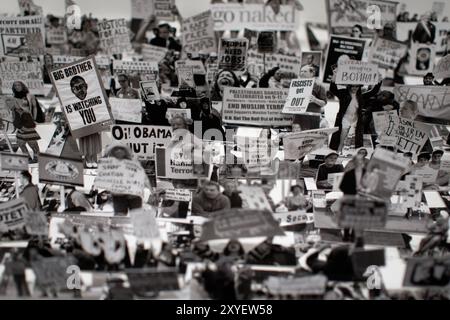 Aufstand und Demonstration mit Postern Stockfoto