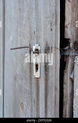 Alte Holztür in der Altstadt von Quedlinburg Stockfoto