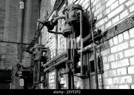 Technische Anlage in einer stillgelegten Fabrik Stockfoto