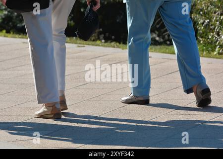 Rentner auf einem Einkaufsbummel Stockfoto